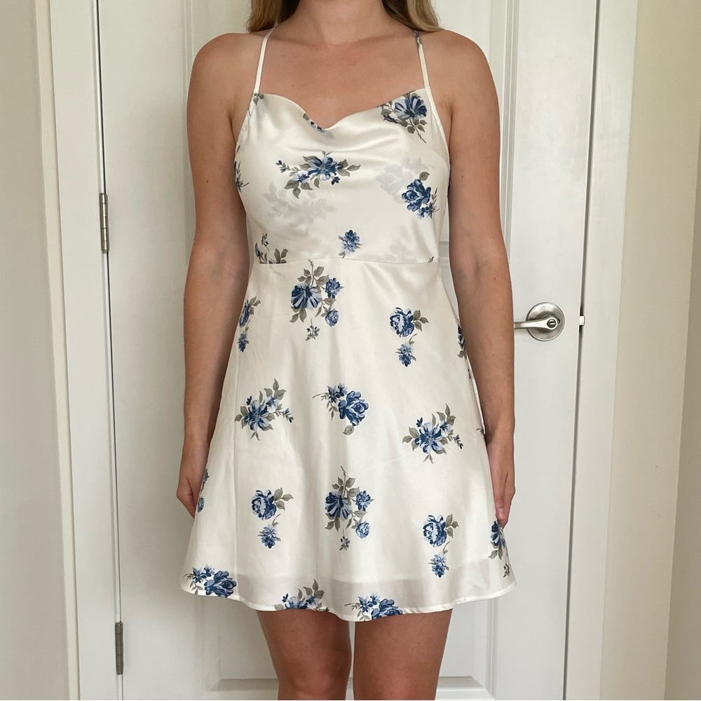 NWT Abercrombie & Fitch Size XS White Flowered Satin Dress